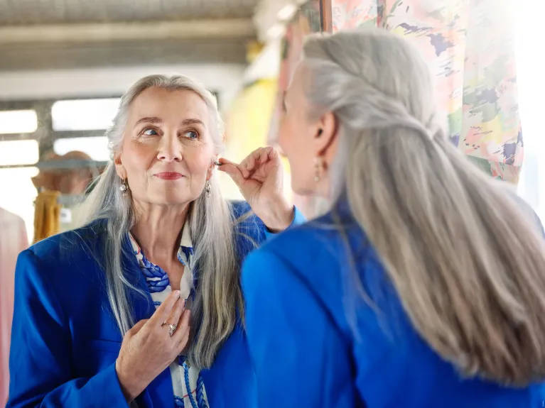 Oticon Own Designer Looking in mirror placing IIC in ear KMM 2507 Oticon